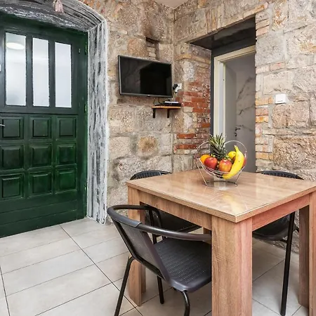 Apartament Tamaria *